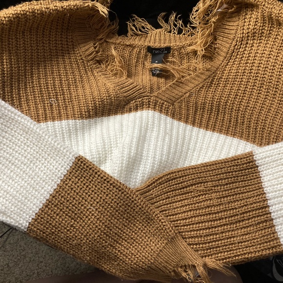 CLOSET CLEAN OUT/ TEEN CLOTHES😊 - Picture 9 of 12